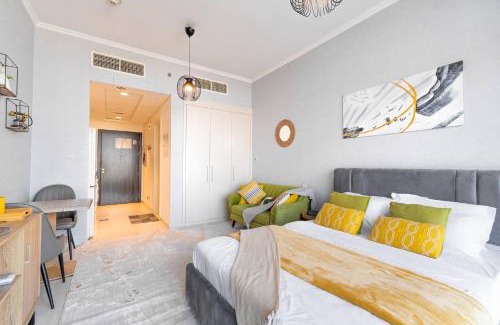 Dubai Apartamento | Elegant Studio in Damac Hills - Exclusive Living with Premium Amenities, Managed by Think Realty