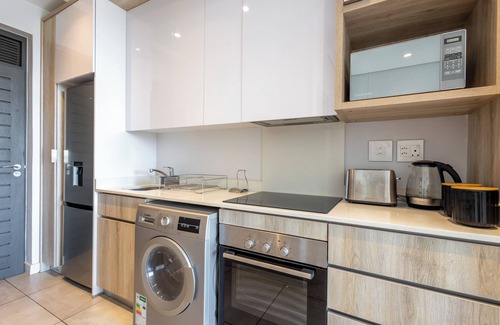 Umhlali Apartamento | Elegant Studio Suite in Ballito with Rooftop Pool