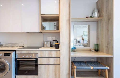 Umhlali Apartamento | Elegant Studio Suite in Ballito with Rooftop Pool