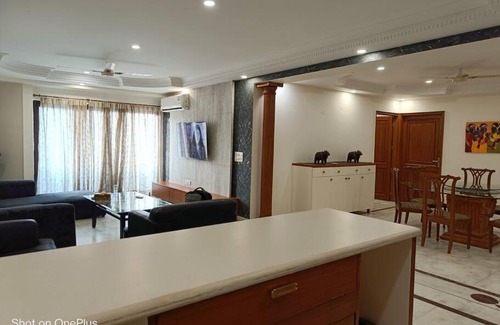 New Delhi Apartamento | Elegant/Stunning 3 BHK Apt in Connaught Place