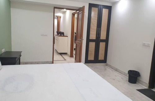 New Delhi Apartamento | Elegant/Stunning 3 BHK Apt in Connaught Place