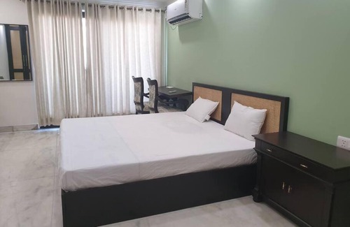 New Delhi Apartamento | Elegant/Stunning 3 BHK Apt in Connaught Place