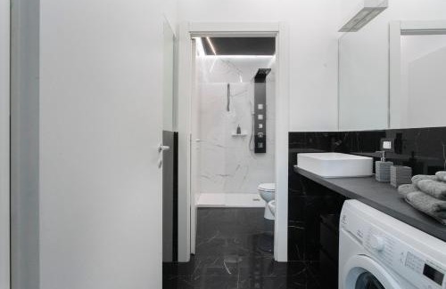 Affori Apartamento | Elegant Sweet Home Suite - Milan, 15 minute Duomo
