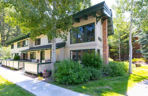 Warm Springs Casa | Elegant Three Suite Condo Steps to Warm Springs Lodge