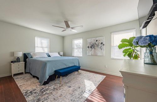 Tallahassee Casa | Elegant Townhome Retreat with King Bed Near I-10, Capitol, FSU & FAMU