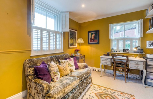 Arundel Cabaña | Elegant townhouse with private parking