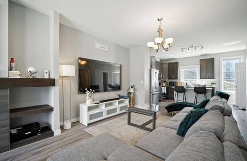Fort Gary Casa | Elegant Two Bedroom Duplex