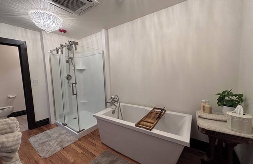 Excelsior Springs Cama Y Desayuno | Elegant two room loft in historic downtown Excelsior Springs.