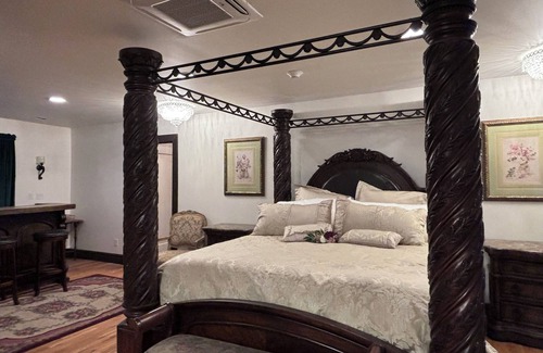 Excelsior Springs Cama Y Desayuno | Elegant two room loft in historic downtown Excelsior Springs.