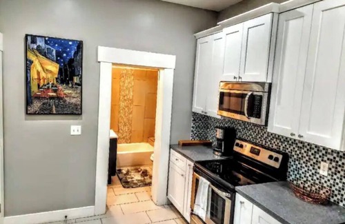 South Salt Lake Apartamento | Elegant & Updated, For People of all Sizes READ