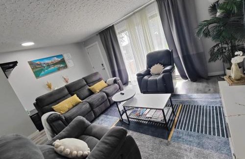 Forest Lawn Casa | Elegant upper unit bungalow - 10 mn from downtown