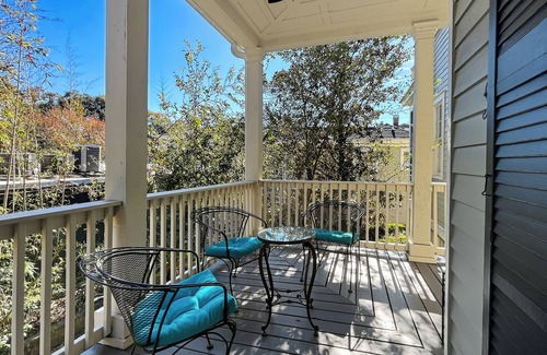 Old West Broad Neighborhood Casa | Elegant Upper Unit in Historic Savannah