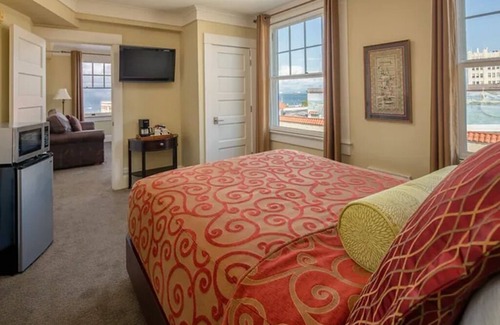 Astoria Hotel | Elegant Victorian Room Near Columbia River w/ Rooftop Terrace Views