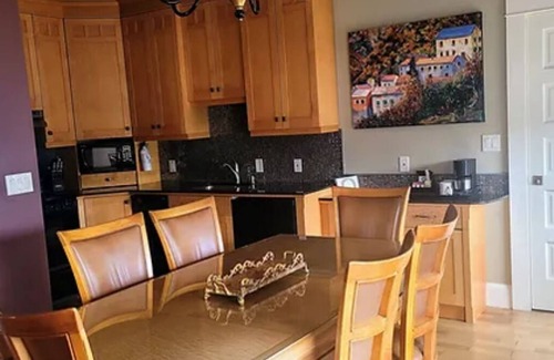 Astoria Hotel | Elegant Victorian Room Near Columbia River w/ Rooftop Terrace Views