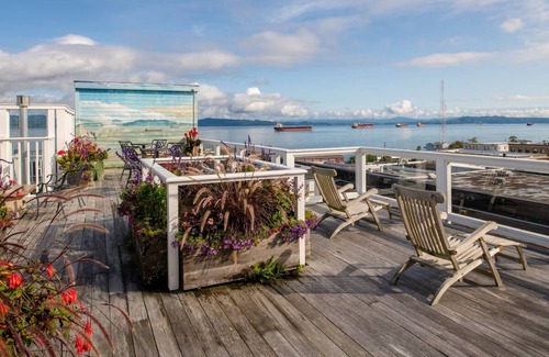 Astoria Hotel | Elegant Victorian Room Near Columbia River w/ Rooftop Terrace Views