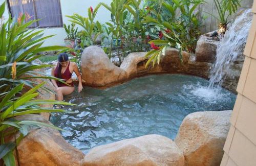 La Fortuna Villa | Elegant Villa in La Fortuna with spacious backyard plus very private pool & parking