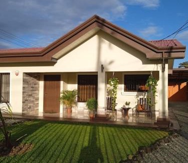 La Fortuna Villa | Elegant Villa in La Fortuna with spacious backyard plus very private pool & parking