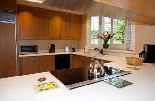 Kamuela Condominio | Elegant villa just 10-minute walk to beaches!