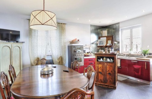 Macchino Villa | Elegante villa no muy lejos de Lucca, en un área panorámica con un gran jardín y piscina privada