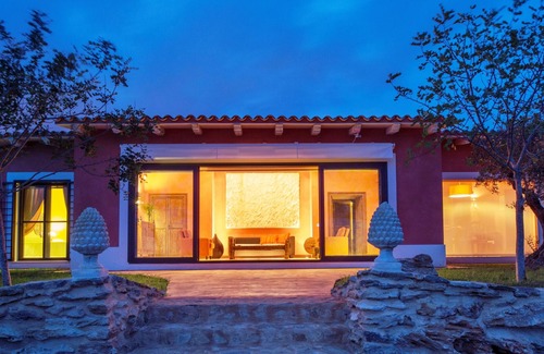 Castelvetrano Villa | Elegante villa con jardín privado y piscina infinita.