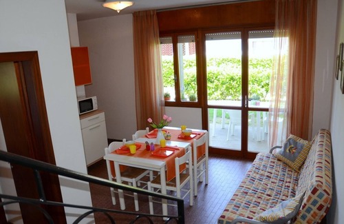 Bibione Lido dei Pini Villa | Elegante villa con gran jardín vallado.