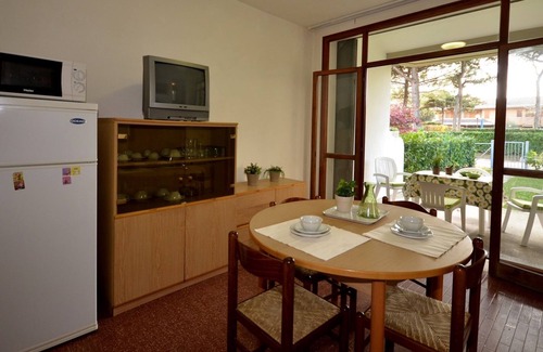 Bibione Lido dei Pini Villa | Elegante villa con gran jardín vallado.