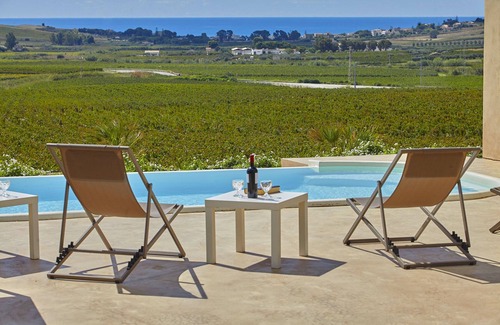 Menfi Villa | Villa con piscina cerca del mar de Menfi / Selinunte, capacidad para 8 personas
