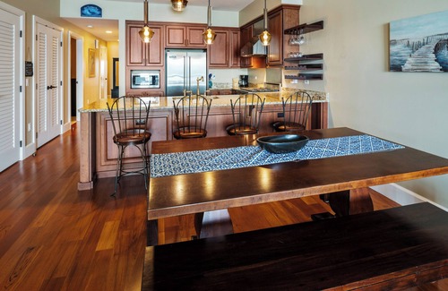 Sandpoint Condominio | Elegant Waterfront Condo w/ Boat Slip Included | Pool & Hot Tub