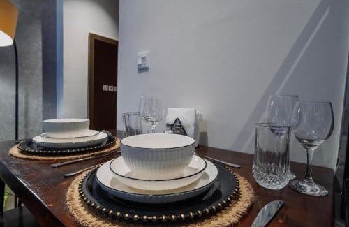 Kilimani Apartamento | Elegant Wilma Towers Apartment - Golden Sunsets and Ngong Hills View