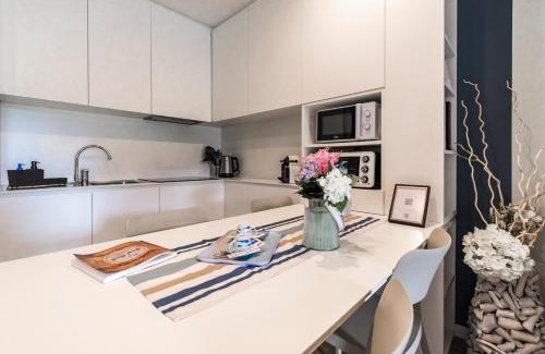 Sanremo Apartamento | Elegante Appartamento con Piscina - Wi-Fi & Box Privato