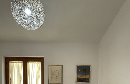 Fondi Apartamento | Elegante Appartamento Immerso nel Verde in una Splendida Zona, Comodissima