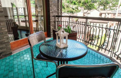 Como Apartamento | Elegante casa con Garage AC WiFi balcony