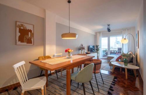 Vigo Apartamento | Elegantes colores en el puerto by CABANA Rentals