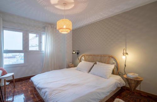 Vigo Apartamento | Elegantes colores en el puerto by CABANA Rentals