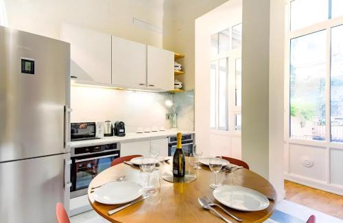 Monti Apartamento | Elegantis Monti Royal Apartment with private terrace