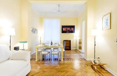 Monti Apartamento | Elegantis Monti Royal Apartment with private terrace