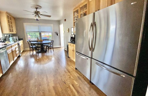 Oak Park Casa | Elegantly decorated spacious 4 bedroom, 5 bathroom home in historic Oak Park