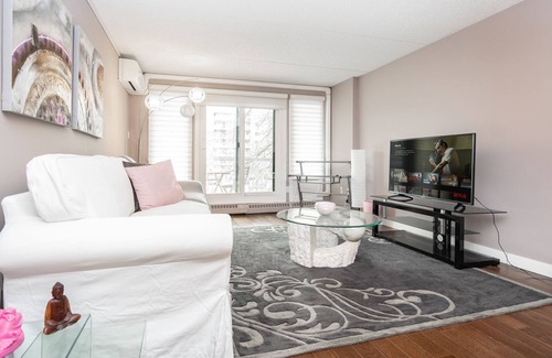 Fort Gary Apartamento | Condo de 2 dormitorios elegantemente diseñado (estacionamiento)