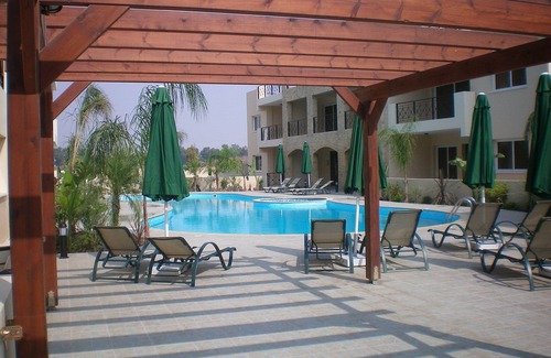 Kiti Apartamento | Apartamento 103 Elegantemente amueblado apartamento de 2 habitaciones con aire acondicionado, piscina y gimnasio