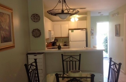 Truman Annex Condominio | Elegantemente amueblado Key West Condo en el anexo Truman.