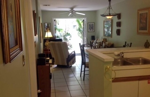 Truman Annex Condominio | Elegantemente amueblado Key West Condo en el anexo Truman.