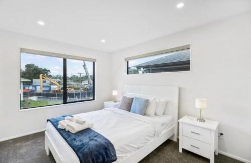 Mount Roskill Casa | Element Edge Townhouse with Parking and Air-Con