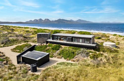 Dolphin Sands Casa | Elements - Freycinet Holiday Houses