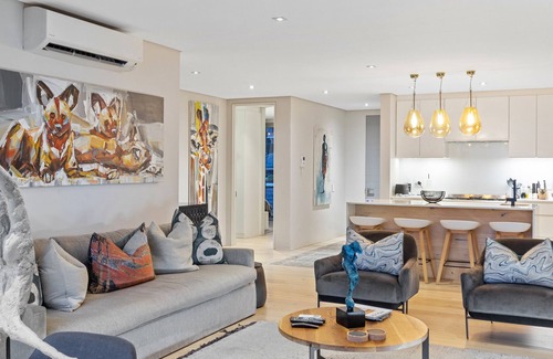 Three Anchor Bay Apartamento | Elements on Battery - Dos Habitaciones Piso, Capacidad 4