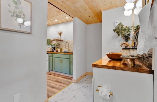 Canadensis Casa | Elements Pocono Modern | Firepits | Pet Friendly