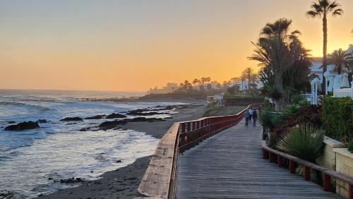 Sitio de Calahonda Apartamento | ELENA flat A little paradise right on the BEACH