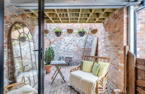Ellesmere Cabaña | Eleni Loulou - UK43585