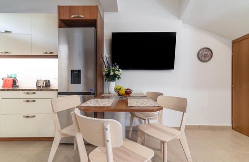 Nea Alikarnassos Casa | Eleni Luxury Maisonette with Jacuzzi