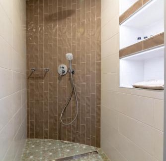 Nea Alikarnassos Casa | Eleni Luxury Maisonette with Jacuzzi