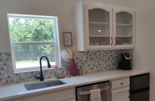 Northwest Pensacola Cabaña | Cozy Private Tiny House Oasis